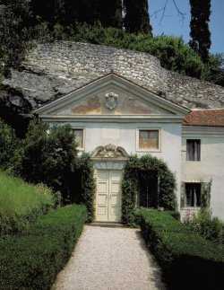 la facciata del villino